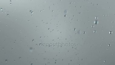 Güzel düşen yağmur damlaları.