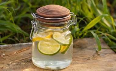 Portakal ve limon limonata sürahi gözlük