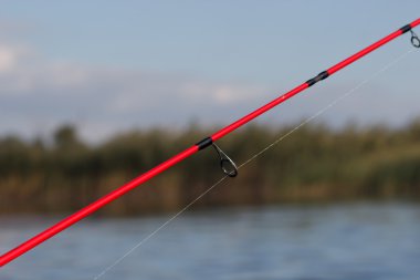 Gölde oltayla balık tutmak