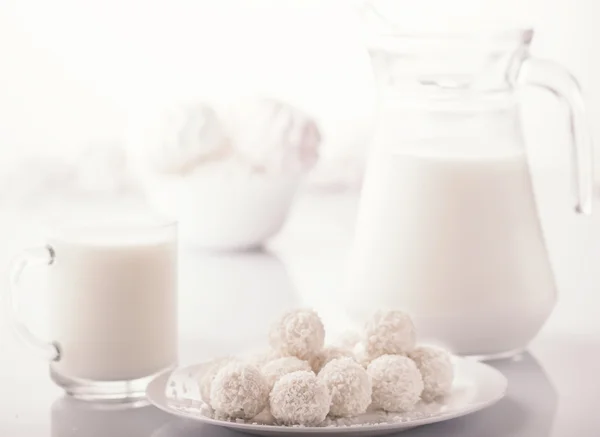 Morning breakfast milk and candy. White background — Stock Photo, Image