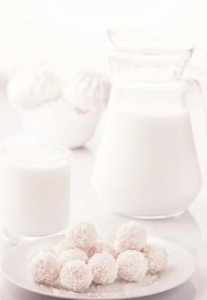 Morning breakfast milk and candy. White background — Stock Photo, Image