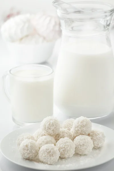Morning breakfast milk and candy. White background — Stock Photo, Image