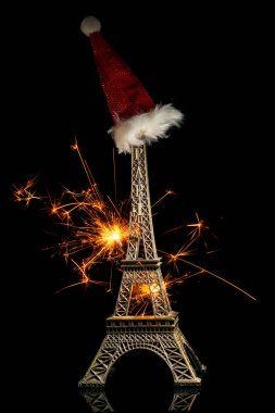 Eyfel Kulesi Paris, Fransa'da yeni yıl kutlamaları havai fişek ile