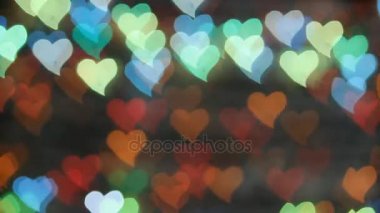 Koyu arkaplanda kalplerle bokeh rengi