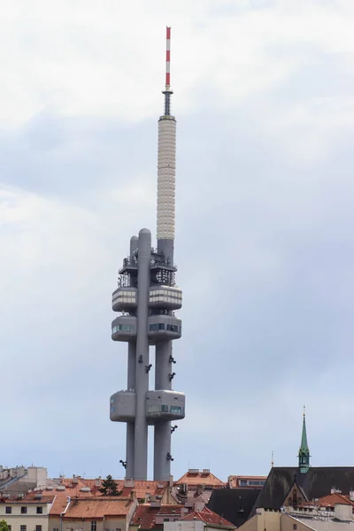 Torre de televisão Zizkov em Praga — Fotografia de Stock