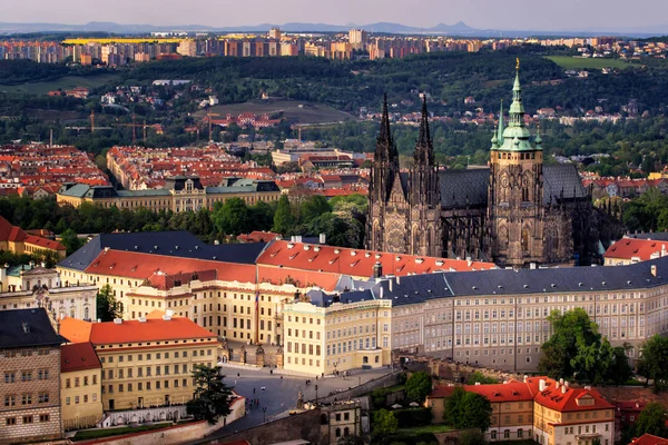 Pražský hrad a katedrála sv. Víta, Česká republika. Panoramatický pohled — Stock fotografie