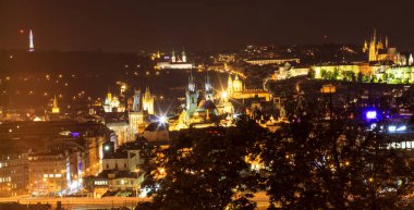 üstten Prag gece görünüm