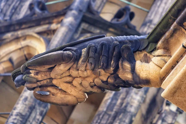 Горгулья в готическом стиле на соборе Святого Вита в Праге — стоковое фото