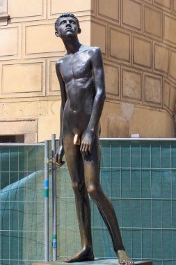 Prag - Prag Kalesi içinde altın penis ile 