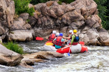 Eğlenceli ve aşırı spor olarak rafting