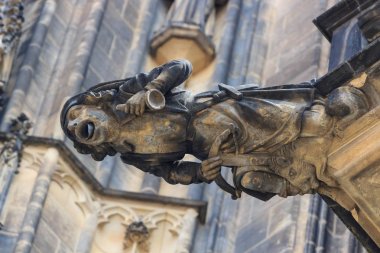 Gotik tarzı Gargoyle üzerinde St Vitus Katedrali Prag