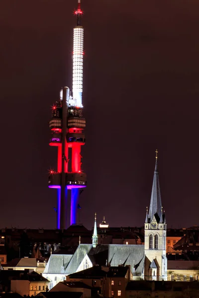 Zizkov Televison Tower din Praga. Noapte wiev — Fotografie, imagine de stoc