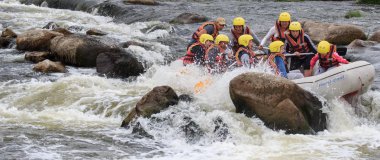 Migea Ukrayna - 17 Haziran 2017. Grup maceraperest su Nehri Migea Ukrayna adresindeki etkinliği 17 Haziran 2017 üzerinde rafting keyfi.
