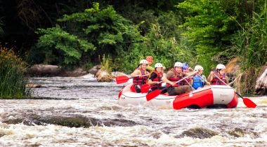 Migea Ukrayna - 17 Haziran 2017. Grup maceraperest su Nehri Migea Ukrayna adresindeki etkinliği 17 Haziran 2017 üzerinde rafting keyfi.
