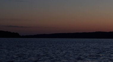 Arka plan için inanılmaz günbatımı gökyüzü. Canlı renkler