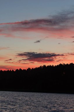 Arka plan için inanılmaz günbatımı gökyüzü. Canlı renkler