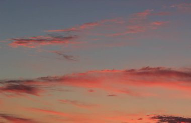 Arka plan için inanılmaz günbatımı gökyüzü. Canlı renkler