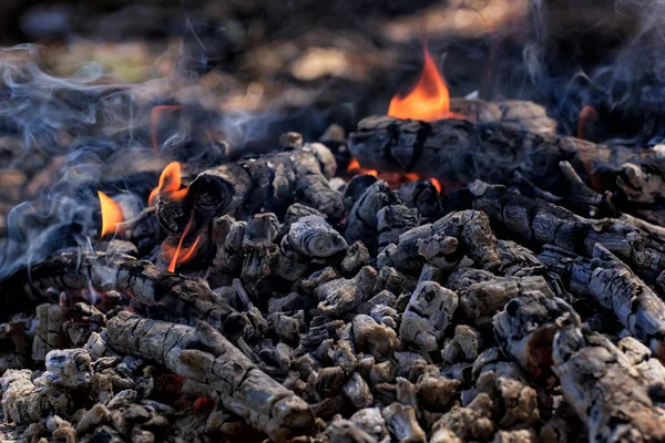 Estufa de carbón parrilla de combustión . —  Fotos de Stock