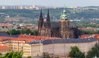 Üstten Görünüm nehir ve köprüleri ile eski güzel şehrin. Tonda