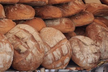 Taze büyük ekmek gevrek kabuk ile