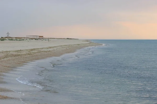 Piękne turkusowe wody morza i dzikiej plaży — Zdjęcie stockowe