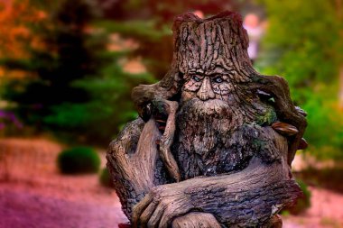 Ahşap oyma ahşap adam. Bitmiş karakter, yabancı