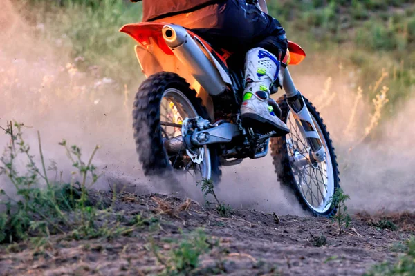 Detalhes de detritos em uma corrida de motocross — Fotografia de Stock