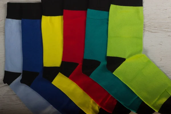 Textil calcetines de colores de fondo. Verde, rosa, rojo, azul, amarillo y otros colores — Foto de Stock