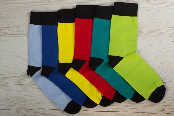 Textil calcetines de colores de fondo. Verde, rosa, rojo, azul, amarillo y otros colores — Foto de Stock