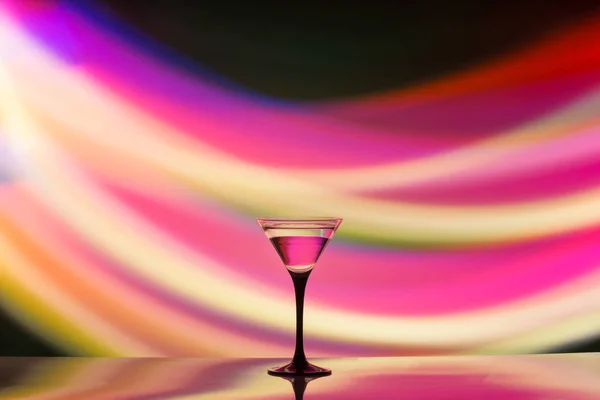 Coquetéis multicoloridos no bar — Fotografia de Stock