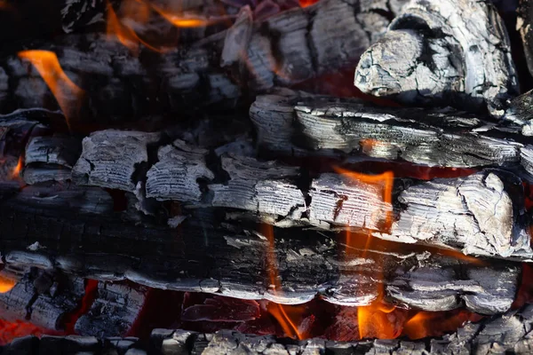 Sfondo da un carboni ardenti a legna — Foto Stock