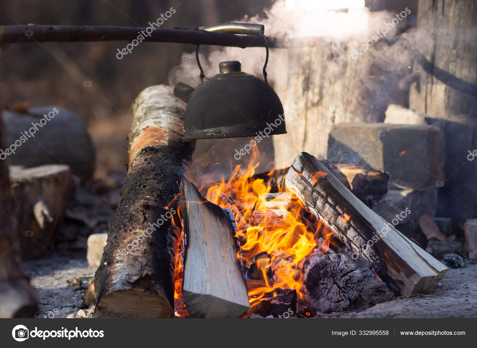 Hogueras calientes en una forja — Foto de stock © scherbinator #332995558