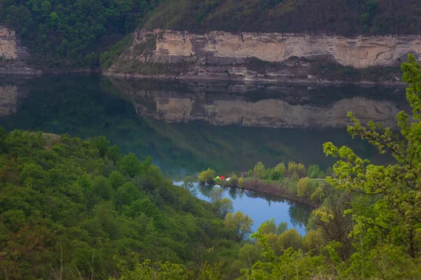 Krajobraz Górami Lasem Rzeką Przodu Piękne Krajobrazy Rzeka Dniestr Rezerwacie — Zdjęcie stockowe
