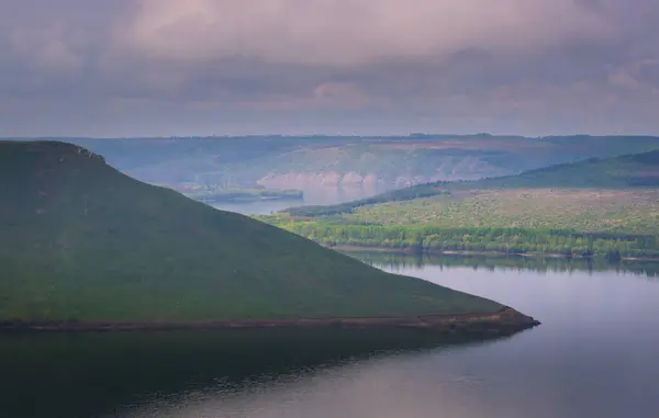 Niesamowity Dramatyczny Widok Fiordy Góry Krajobraz Fiordu Aurlandsfjord — Zdjęcie stockowe