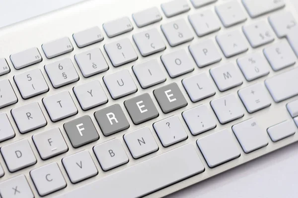 Безкоштовний запис на білій клавіатурі — стокове фото
