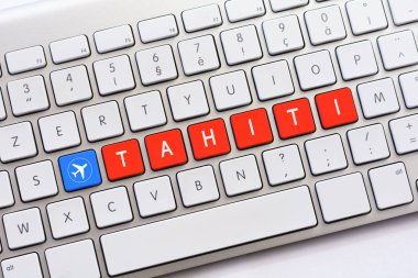 Bir uçak kroki ile beyaz klavyede yazma Tahiti