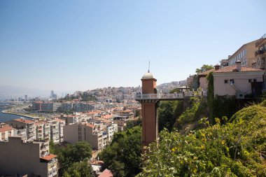 Asansor (asansör) İzmir 'de tarihi bir binadır. 1907 'de inşa edilmiş..