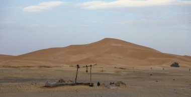 Sahra dünyanın en büyük kurak çölü, Fas 'taki yıldızlar kum ve kaya karışımı..