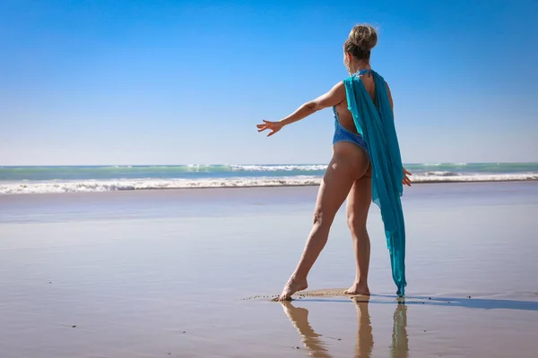 Beautiful Young Girl Blue Swimsuit Chiffon Cape Ocean — Stock Photo, Image