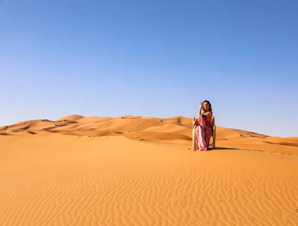 Girl Moroccan Dress Sahara Desert — Stock Photo, Image