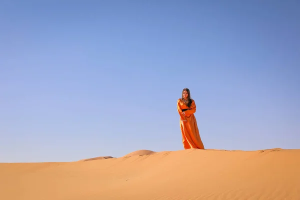 Menina Bonita Vestido Marroquino Deserto Saara — Fotografia de Stock