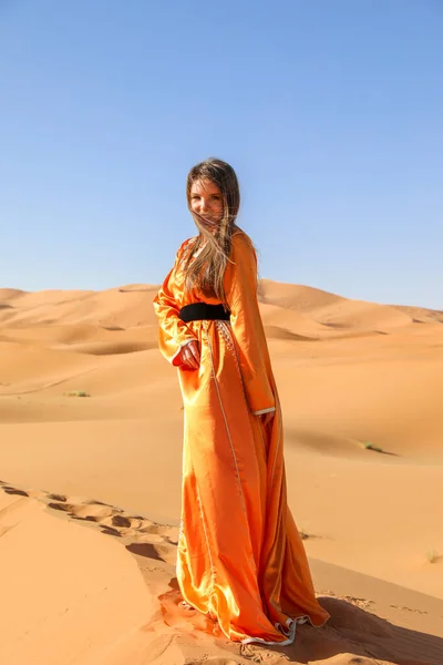 Beautiful Young Girl Moroccan Dress Sahara Desert — Stock Photo, Image
