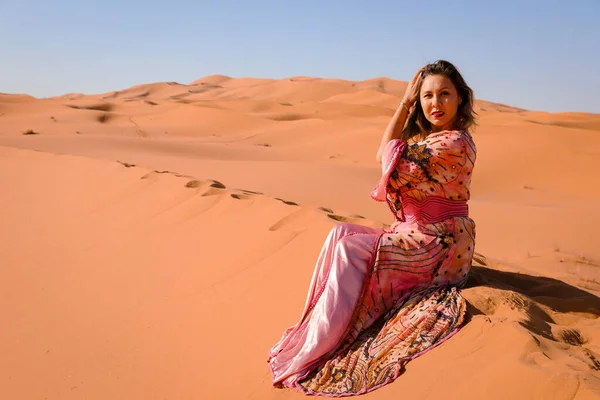 Chica Vestido Marroquí Desierto Del Sahara —  Fotos de Stock