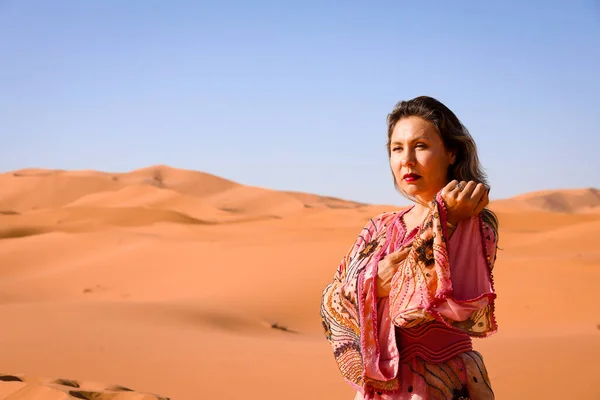 Chica Vestido Marroquí Desierto Del Sahara —  Fotos de Stock