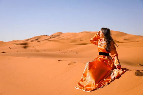 Schönes Junges Mädchen Marokkanischem Kleid Der Sahara — Stockfoto