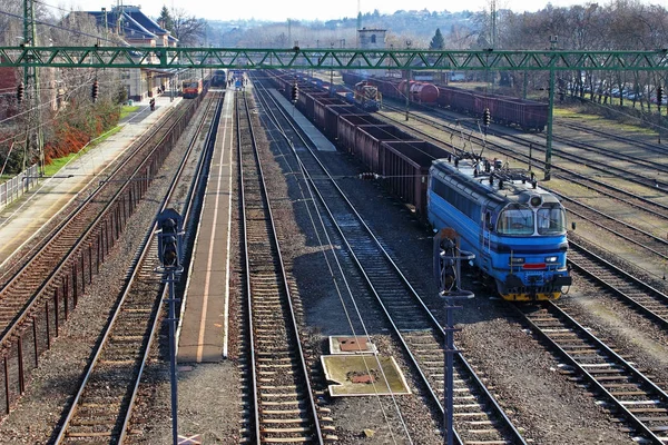 Yukarıdan küçük tren istasyonu