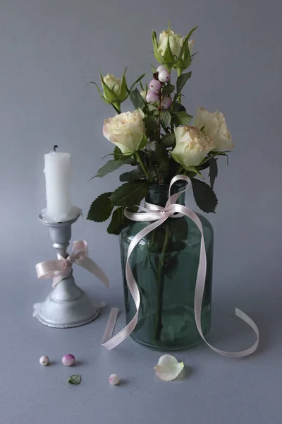 Natürmort beyaz gül desenli