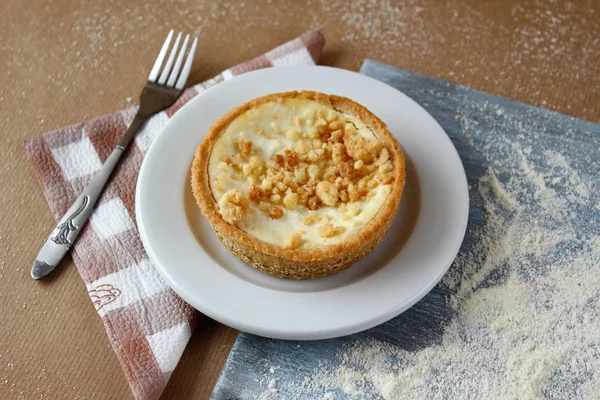 Beyaz tabakta curdy pasta