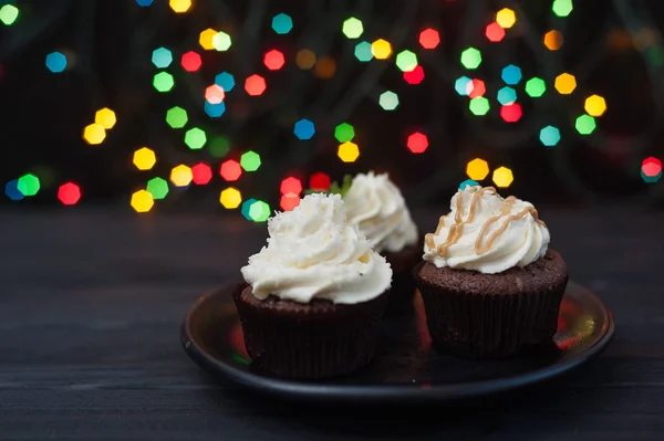 Cupcakes with sugar cream — Stock Photo, Image