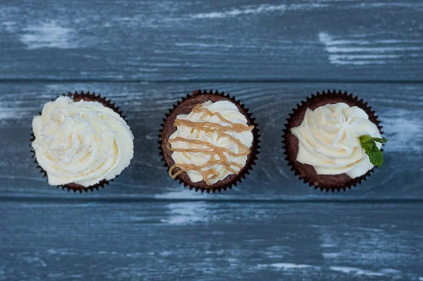 Cupcakes med socker grädde Royaltyfria Stockbilder